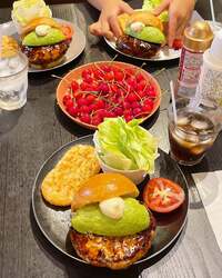 みきママ『照りアボバーガーです!!』