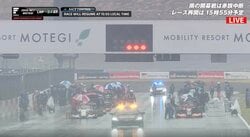 雨のサーキットに“ポツンと”ホンダ絶版名車が激走する姿 「攻めるタイプR」珍しい光景に反響「かっこいい」