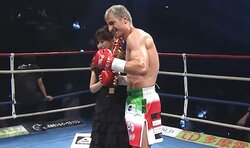 「全然変わらない」「美人すぎる」格闘技の会場に元国民的アイドルの姿「イチャイチャすなw」ツッコミの声も