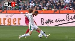 板倉滉にまさかの悲劇！悔しすぎる痛恨の瞬間　決死の対応も伸ばした足の間からゴールを叩き込まれる… 悔しさのあまりピッチに倒れ込む