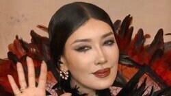 アン ミカ、ゾンビを統べる“クイーン”衣装が「まじでリアル」「美しいw」「女王様みたい」