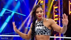 「きれいだ」「すごい」米トップ女子レスラーがボディビル＆体操仕込みの圧巻ムーブ “3カウント寸前”の劇的瞬間にも反響