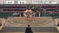 たった2発の衝撃…19歳の“規格外”序二段力士が“余裕”の突き出し 体重147キロ力士を相手にせず「これは強い」驚きの声も