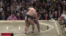 大関・豪栄道、全勝対決で栃ノ心に敗退　力相撲も寄り切られる