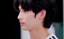 歌詞を忘れパフォーマンス中に思わずペコリ…審査員が怒り「ありえない！」「ステージ中に謝る人は初めて見た」