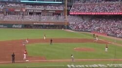 走者ドン引き！大遠投“爆肩レーザービーム”「ヤバいｗ」今季No.1級の超ファインプレー… 天才アクーニャJr.が“ノーバン神送球”