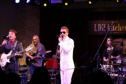 EXILE ATSUSHI、サプライズ出演で至極のクリスマスラブソングを披露！