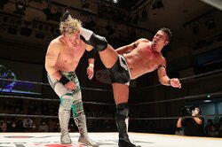 GHC王者・潮崎がリーグ戦初黒星 技ありの望月成晃「175cm、85kgの50歳が優勝する！」