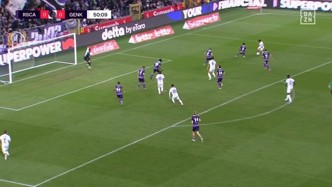 伊東純也、神技炸裂！クールなダイレクトヒールパスで攻撃を加速「存在感増し増し」「みんな頼りだした」 4枚目