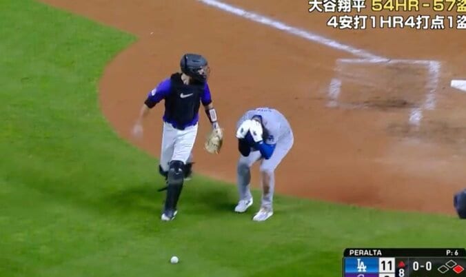 【写真・画像】何が起きた？ 大谷翔平、“衝撃54号”が「落ちてこない」 野手がポカーン＆棒立ち… “弾丸ライナー”が爆速通過で「動いてもムダ」　1枚目