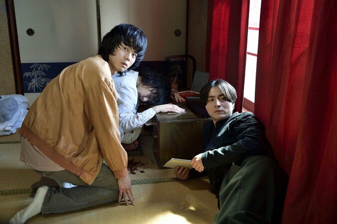 圭司（山田孝之）と祐太郎（菅田将暉）がスプーン曲げ！？野田洋次郎が元・天才超能力少年を演じる『dele』第4話あらすじ（場面写真15枚） 2枚目