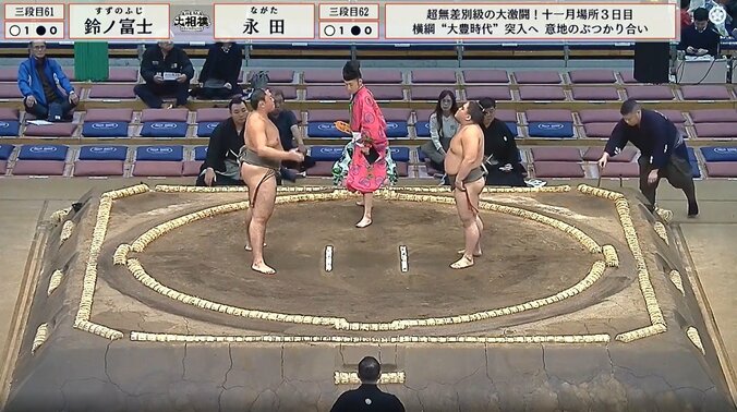 三段目六十一枚目・鈴ノ富士（写真左）