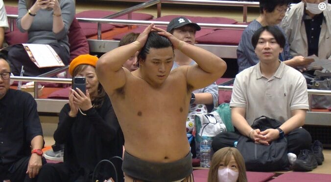 「イケメン強すぎ」背筋力265kgの逸材力士が幕下勝ち越し「髪をかきあげる姿のカッコ良さよ」圧巻パワー&ルックスに熱視線 5枚目
