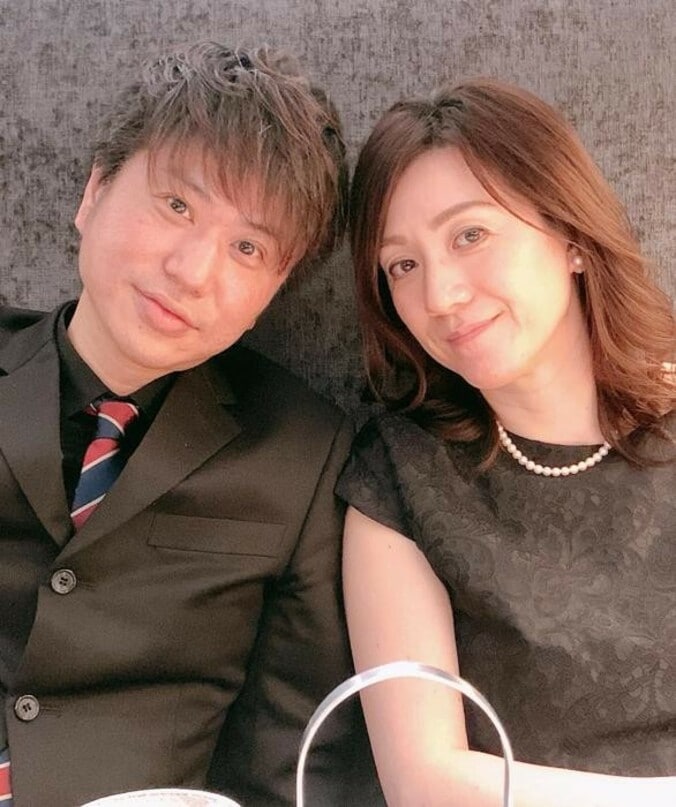  野々村友紀子、結婚記念日に夫・2丁拳銃の川谷から毎年貰うもの「20年間、ずっと幸せです」  1枚目