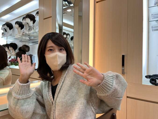 【画像】ウィッグをかぶるみずきさん