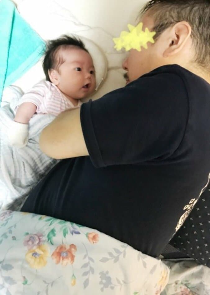 ニッチェ・江上、添い寝をしている夫を公開「ちゃんと顔見てるー」 1枚目