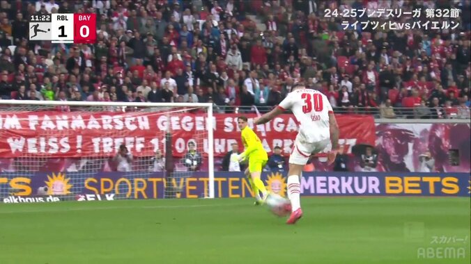 一体何が起きた？「このミスはでかいな」首位バイエルン、痛恨ミスの連発でまさかの失点「これは優勝のプレッシャーか」ファンも驚くありえないプレーの一部始終 3枚目