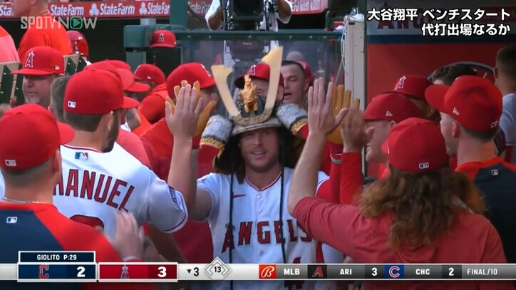 兜係のフィリップス、今季1号“初兜”が一転、まさかの珍事 “クリロナ”ポーズ披露にツッコミと祝福が殺到「やっとかぶれたなw」「さいごのポーズw」「Cロナ」