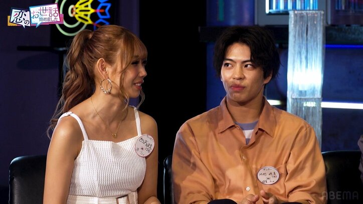 24歳人気ギャルモデル、大胆スリット入りワンピから美脚チラリ！ 北村一輝のイケメン息子に猛アピール