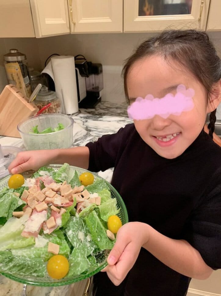 花田虎上、末娘が作ったサラダを公開「味はもちろん美味しい」