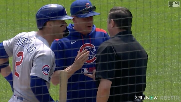 【写真・画像】カブス監督も「アウト！」 球審へ「最悪の日だね」判定に抗議のホーナーと“ダブル退場”の異例事態…疑問残る判定に敵地騒然　1枚目