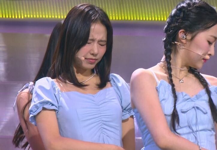 元アイドル、本番ステージでまさかの致命的ミス！そのミスをきっかけにどんどん失敗が続き…「ステージが台無しになりました」「一生引きずる」審査員も無言