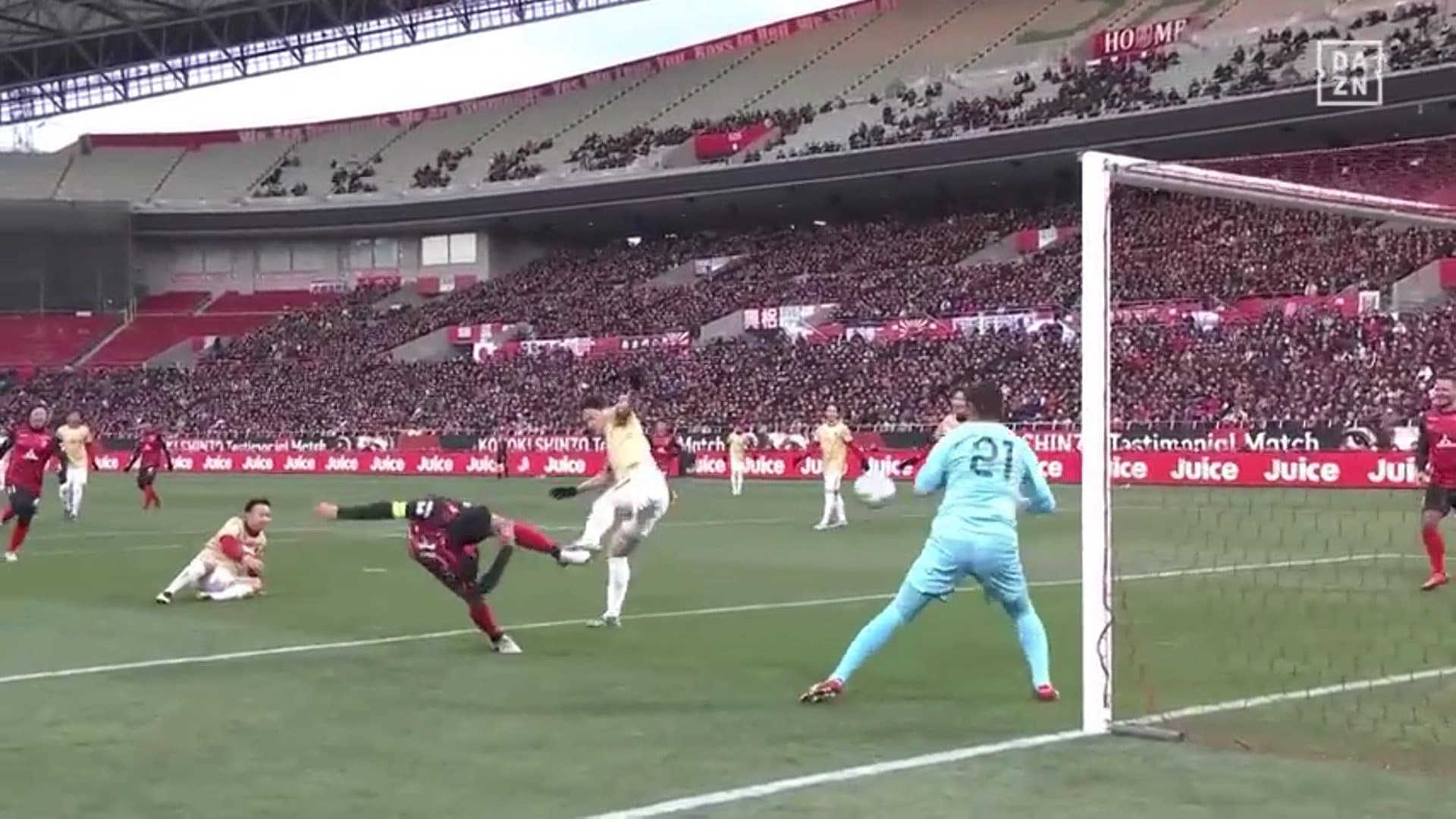 【映像】アクロバティックボレーシュート