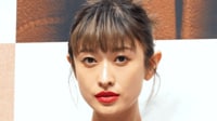 山田優 「怒らないでー」金髪“イメチェン”報告にファン絶賛