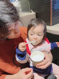 アレクサンダー『スタバでヨーグルトだらけ』