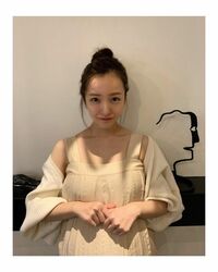「幸せ笑顔めっちゃ大好き」板野友美の“ふっくらお腹”が分かるワンピース姿に絶賛の声