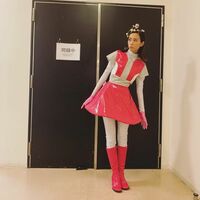 桐谷美玲、宇宙人風の衣装姿を披露し「何着ても似合う」「侵略されたい」などコメント相次ぐ