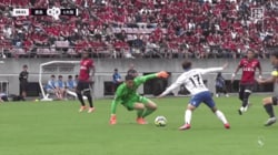 「そりゃ選ばれる」日本代表選出の鹿島GK、あわやDOGSOの豪胆スライディングで裏抜け阻止「度胸すごいわ」ピンチを凌いだスーパープレイに大絶賛