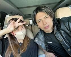  川崎希、妊婦健診へ 夫・アレクとの2ショット公開「もう性別もわかって色々ベビーシューズとか買ったりしてるんだ」