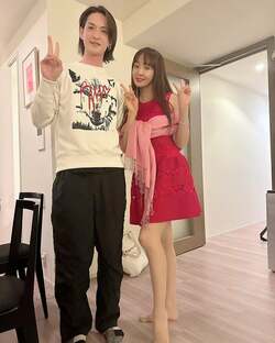  神田うの、身長168cmの自身が小さく見える程に背の高い人物との2ショット「ご縁を感じました」 