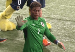 驚愕！GK鈴木彩艶の“地を這う爆速パス”が「ゴールより印象的」「スピードえぐい」ブラジルを切り裂いた瞬間「西川師匠の直伝！」