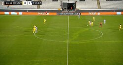 「アシストつけて欲しい」久保建英が“強引突破”でゴール演出！ごりごりドリブルから相手2人の間を抜く“神タッチ”の瞬間