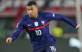 「W杯を感じない」「いまいち」フランス代表のW杯ユニフォームがシンプルすぎて不評、PRに起用したラッパーには不快感「理解できない」