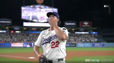カーショーがドジャー・スタジアムで示した“感謝” 総立ちのスタンドに