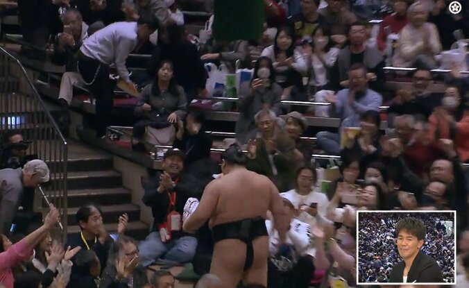 花道を下がっていく正代