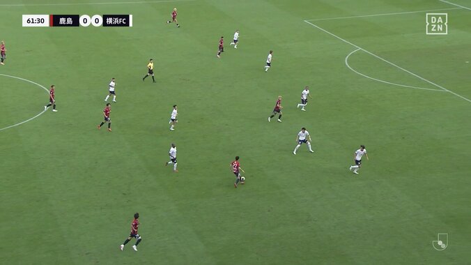 「突破えぐいって」鹿島FWのスーパーアシストに脚光！相手の意表を突く股抜きで神業ラインブレイク→魂のラストパス「スピードもテクニックも必要」 3枚目