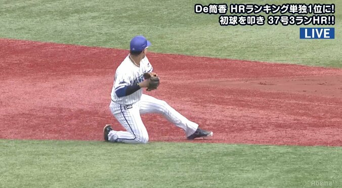 「“大型すぎる”セカンド誕生！」　横浜DeNA・ソトの美技にファン大興奮！ 3枚目