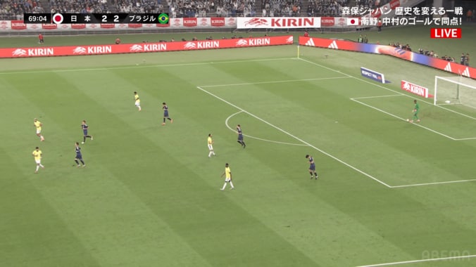 「飛びすぎだろ！」日本代表GKの“衝撃80mフィード”が話題沸騰「すんごい飛び道具」「もはや戦術」鈴木彩艶が歴史的ブラジル撃破の決勝点演出 4枚目