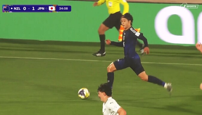 【写真・画像】超反応！17歳日本代表GKの“左手１本ビッグセーブ”が「弾く位置も完璧」「若林源三だ」荒木琉偉が大ピンチを救った瞬間【U-20W杯】　1枚目