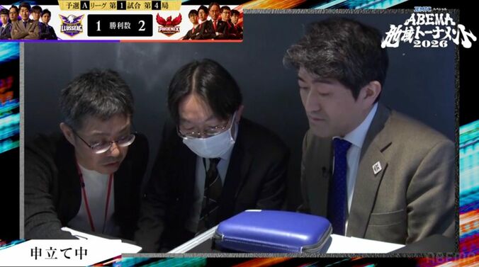 左から対局監修の野月浩貴八段、立会人の川上猛七段、TDIルシーグ横浜の森内俊之監督