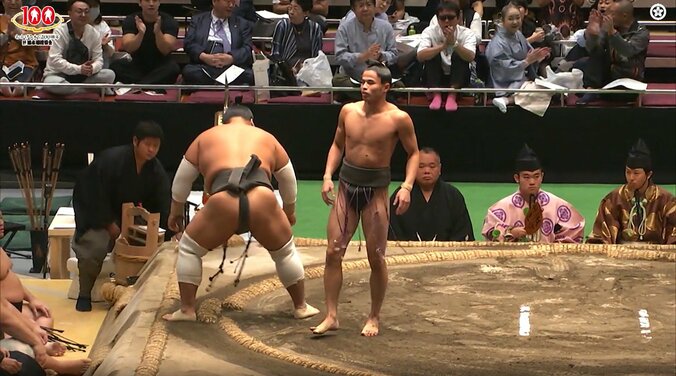 力士とは思えない体型とルックス