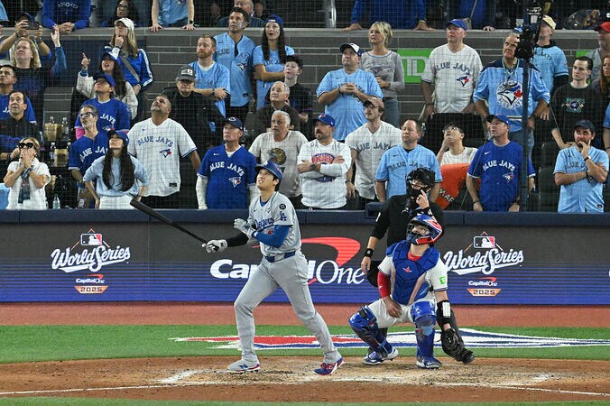 【写真・画像】球場騒然！大谷翔平、軽く振って“まさかの光景”「エグすぎる」“変態弾”に混乱… とんでもない大飛球に敵地ドン引き　1枚目