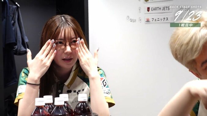 界隈騒然！東城りお、貴重で“神”なメガネ姿（別ショット）