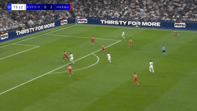 「何じゃこのクロス…」レアルDFの“神アシスト”に驚愕！「なぜそこ通せるん？笑」林陵平氏も大絶賛「アーノルドにしか蹴れない」 4枚目