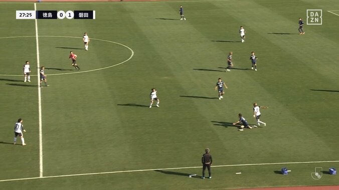 「印象悪いな」転倒時に足が相手選手の股間を直撃「めちゃくちゃ痛いやつ」「故意ではないだろうが」J1昇格争い大一番での事故にファンの声さまざま 5枚目