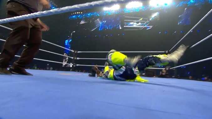 ジュリアのDDTが際どい着地に